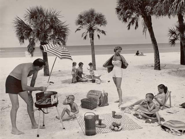 The Way We Never Were: The American Professional Photographers Collection